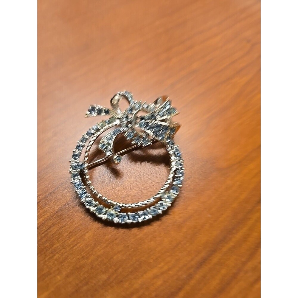Vintage Silver With Light Blue Rhinestone Crystal Wreath Pin Brooch C122411